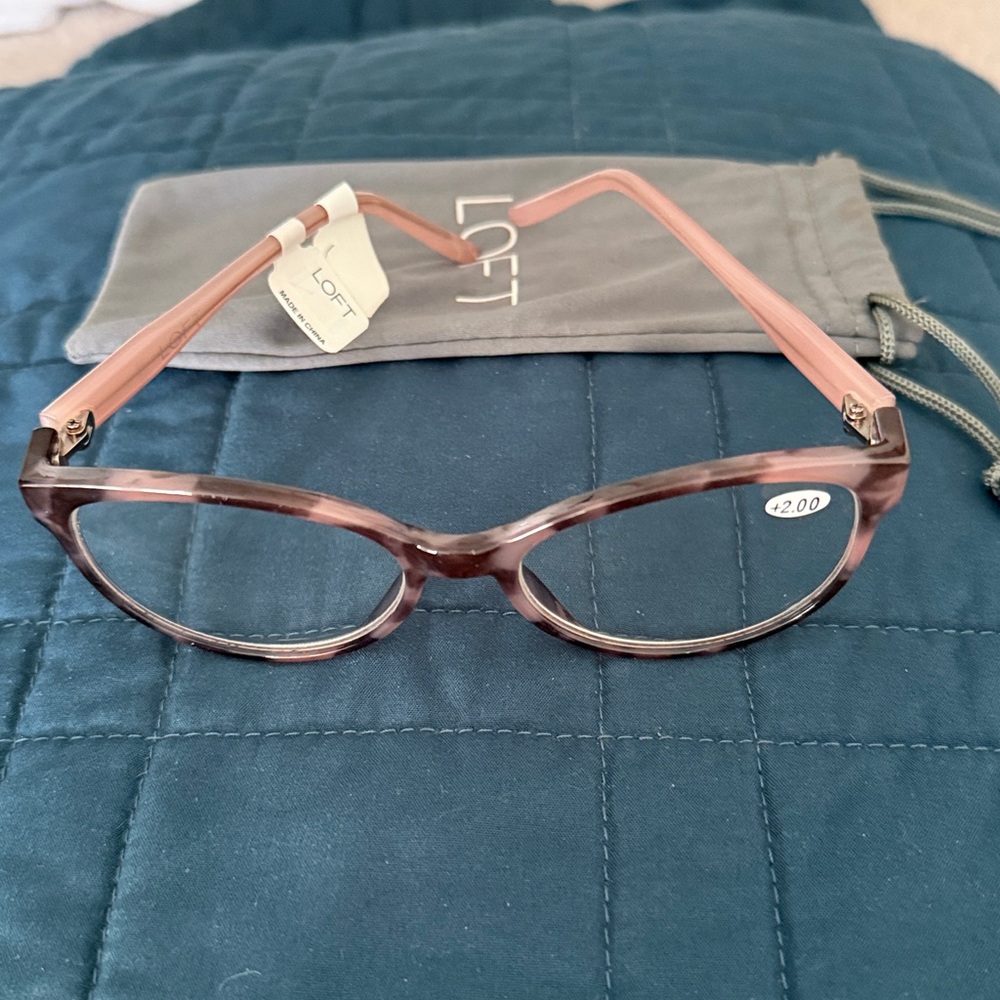 NWT LOFT Cateye Readers Reading Glasses 2.0 Peach Cream Tortoiseshell w/ pouch.